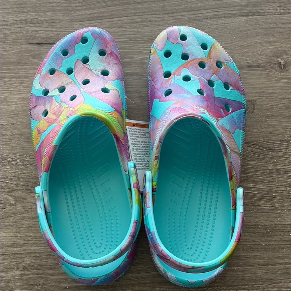 CROCS Unisex Clogs in Men’s 12/Women’s 14
